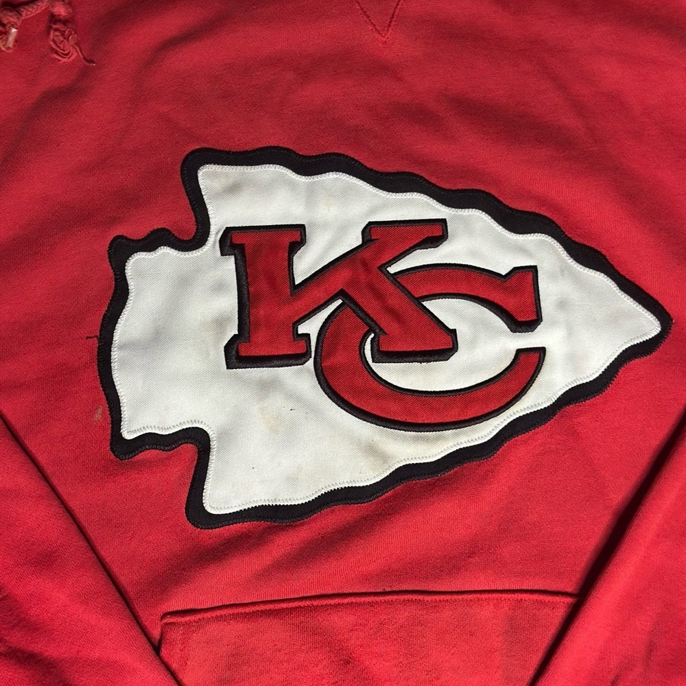 Vintage red and white Kansas City Chiefs hoodie, no tag.